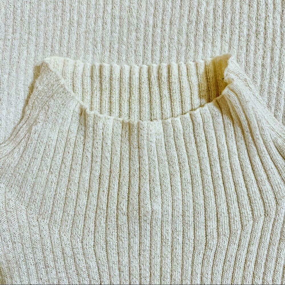 Uniqlo sweater, like new. Size M